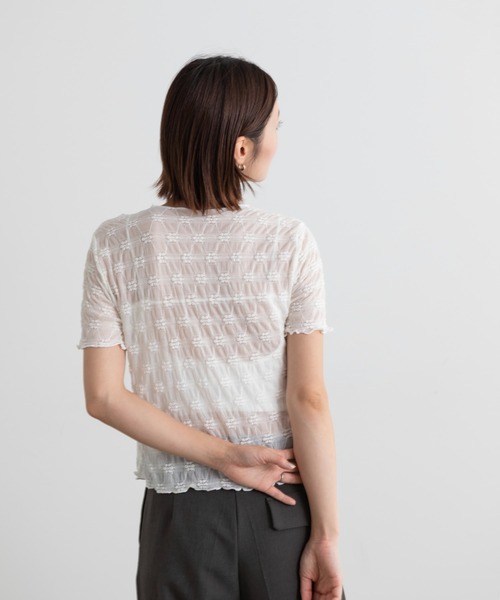 Lunea（ルネア）の「花柄シアートップス（Tシャツ/カットソー・レディース・ブラック/アイボリー/ホワイト・FREE）」の4枚目の写真