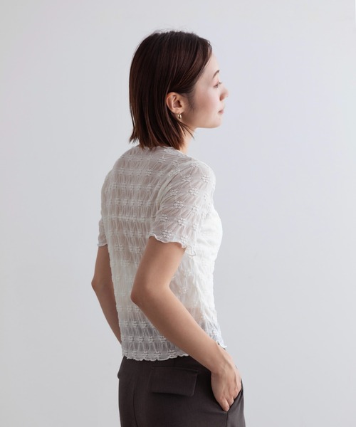 Lunea（ルネア）の「花柄シアートップス（Tシャツ/カットソー・レディース・ブラック/アイボリー/ホワイト・FREE）」の6枚目の写真