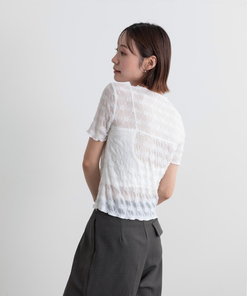 Lunea（ルネア）の「花柄シアートップス（Tシャツ/カットソー・レディース・ブラック/アイボリー/ホワイト・FREE）」の13枚目の写真