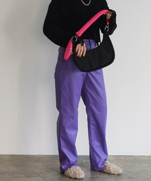 Magine(マージン)の「cheek チーク round 2WAY shoulder ラウンド2WAYショルダーバッグ(ショルダーバッグ・レディース・ホワイト/ブラック/グレー・FREE)」の2枚目の写真
