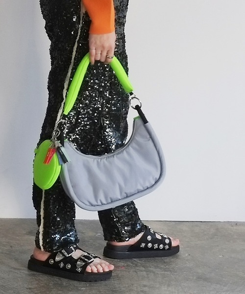 Magine(マージン)の「cheek チーク round 2WAY shoulder ラウンド2WAYショルダーバッグ(ショルダーバッグ・レディース・ホワイト/ブラック/グレー・FREE)」の9枚目の写真