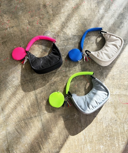 Magine(マージン)の「cheek チーク round 2WAY shoulder ラウンド2WAYショルダーバッグ(ショルダーバッグ・レディース・ホワイト/ブラック/グレー・FREE)」の6枚目の写真