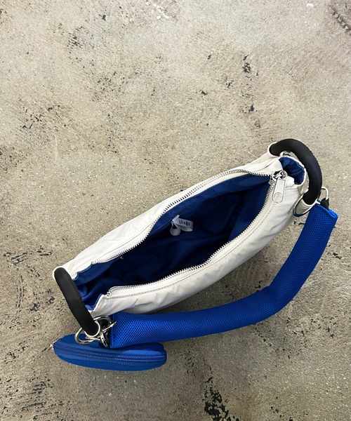 Magine(マージン)の「cheek チーク round 2WAY shoulder ラウンド2WAYショルダーバッグ(ショルダーバッグ・レディース・ホワイト/ブラック/グレー・FREE)」の15枚目の写真