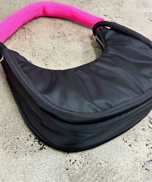 Magine(マージン)の「cheek チーク round 2WAY shoulder ラウンド2WAYショルダーバッグ(ショルダーバッグ・レディース・ホワイト/ブラック/グレー・FREE)」の18枚目の写真