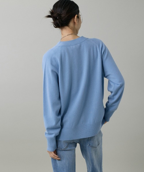 INED（イネド）の「ウルトラエクストラファインウール Vネックカーディガン（カーディガン/ボレロ・レディース・サンドグレー/レッド系その他/サックスブルー/グレー系その他/ブラック・9号）」の17枚目の写真