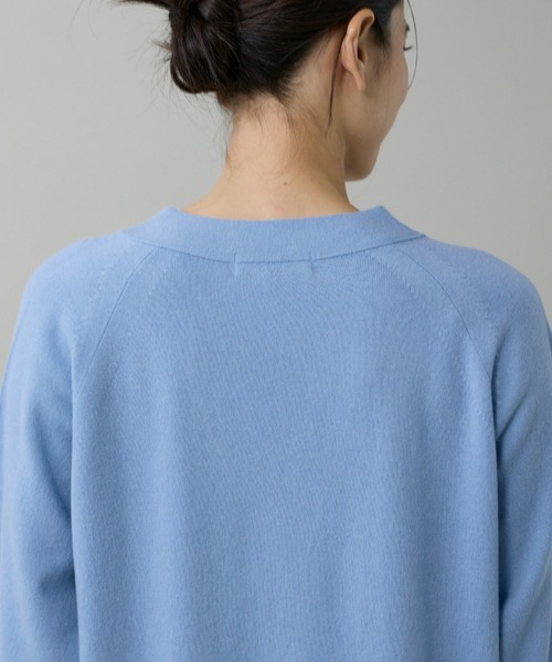 INED（イネド）の「ウルトラエクストラファインウール Vネックカーディガン（カーディガン/ボレロ・レディース・サンドグレー/レッド系その他/サックスブルー/グレー系その他/ブラック・9号）」の21枚目の写真