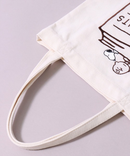 PEANUTS（ピーナッツ）の「(ACT)【PEANUTS】スヌーピー 刺繍 キャンバス ミニ トートバッグ（トートバッグ・レディース・アイボリー系1/アイボリー系2/アイボリー系3・ONE SIZE）」の17枚目の写真