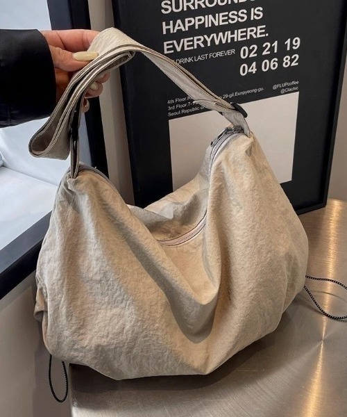 FreeZone(フリーゾーン)の「ドローストリングナイロンショルダーバッグ(ショルダーバッグ・メンズ・ブラック/ベージュ・F)」の14枚目の写真