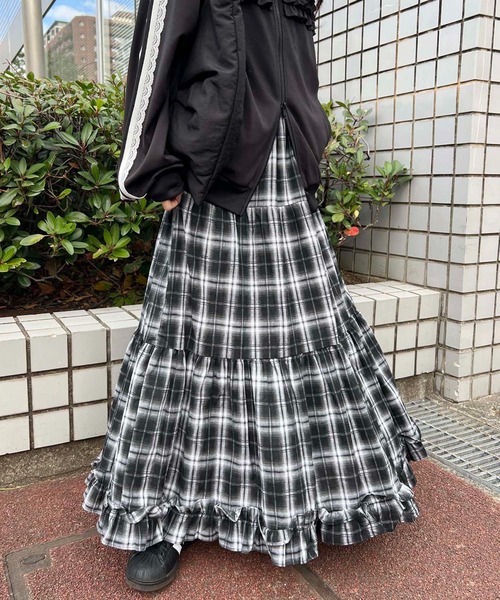 WC（ダブル シー）の「オンブレチェックティアードロングスカート（スカート・レディース・ブラック/ホワイト・FREE）」の2枚目の写真