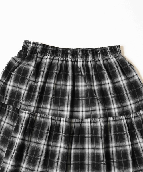 WC（ダブル シー）の「オンブレチェックティアードロングスカート（スカート・レディース・ブラック/ホワイト・FREE）」の20枚目の写真