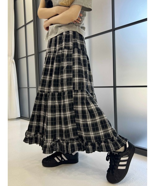 WC（ダブル シー）の「オンブレチェックティアードロングスカート（スカート・レディース・ブラック/ホワイト・FREE）」の11枚目の写真