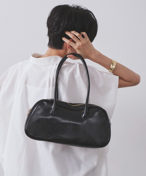 OPAQUE.CLIP(オペークドットクリップ)の「【軽量】オイル調合皮ワイドボストンバッグ(ボストンバッグ・レディース・ブラック/ブラウン系その他・00)」の1枚目の写真