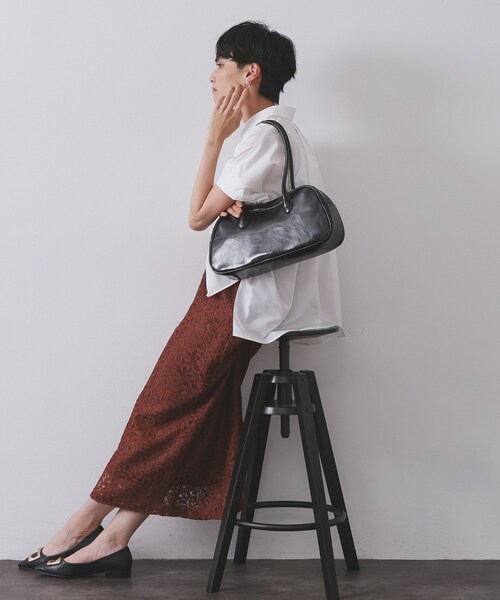 OPAQUE.CLIP(オペークドットクリップ)の「【軽量】オイル調合皮ワイドボストンバッグ(ボストンバッグ・レディース・ブラック/ブラウン系その他・00)」の3枚目の写真