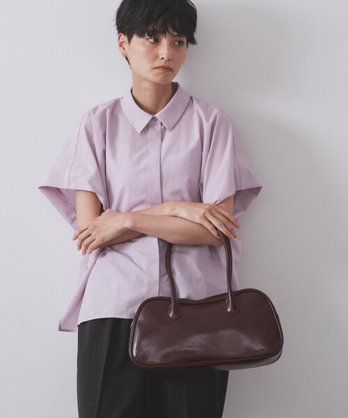 OPAQUE.CLIP(オペークドットクリップ)の「【軽量】オイル調合皮ワイドボストンバッグ(ボストンバッグ・レディース・ブラック/ブラウン系その他・00)」の4枚目の写真