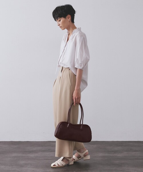 OPAQUE.CLIP(オペークドットクリップ)の「【軽量】オイル調合皮ワイドボストンバッグ(ボストンバッグ・レディース・ブラック/ブラウン系その他・00)」の5枚目の写真