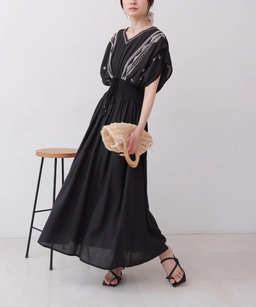 Bab(バブ)の「【S・Mサイズ展開】フロント刺繍ウエストシャーリングワンピース(ワンピース・レディース・アイボリー/ブラック/イエロー/ミント/ラベンダー/ピンク/グリーン・MEDIUM/SMALL)」の3枚目の写真