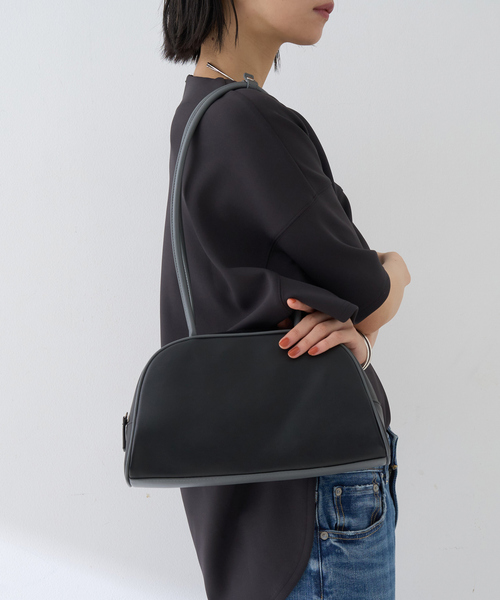 Rouge vif（ルージュヴィフ）の「パイピングロングハンドルボストンバッグ（ボストンバッグ・レディース・ブラック/ブラウン・フリー）」の3枚目の写真