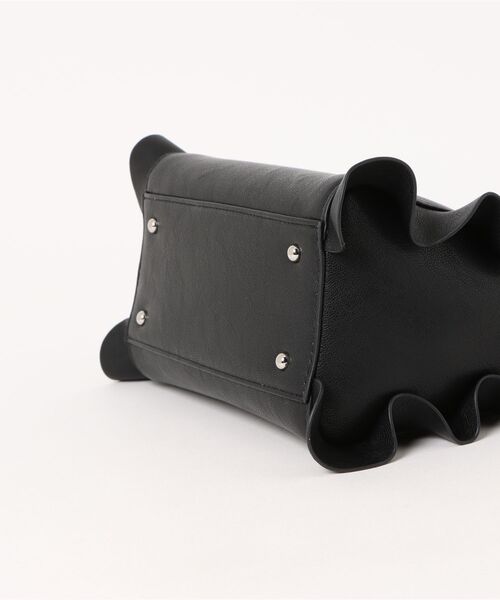 JILL STUART（ジルスチュアート）の「JILL STUART(ジル スチュアート)　ラッフル　2WAYショルダー（ショルダーバッグ・レディース・シルバー/チョコ/ブラック・FREE）」の5枚目の写真