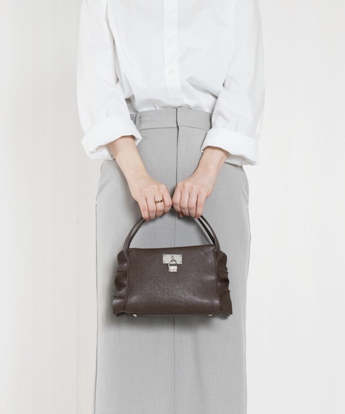 JILL STUART(ジルスチュアート)の「JILL STUART(ジル スチュアート) ラッフル 2WAYショルダー(ショルダーバッグ・レディース・シルバー/チョコ/ブラック・FREE)」の3枚目の写真
