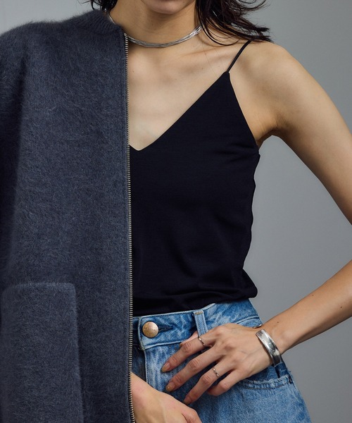 SALON adam et rope'（サロン アダム エ ロペ）の「ベア天カップ付きVネックキャミソール［UVケア・接触冷感］（キャミソール・レディース・ブラック/ホワイト・S/M）」の3枚目の写真