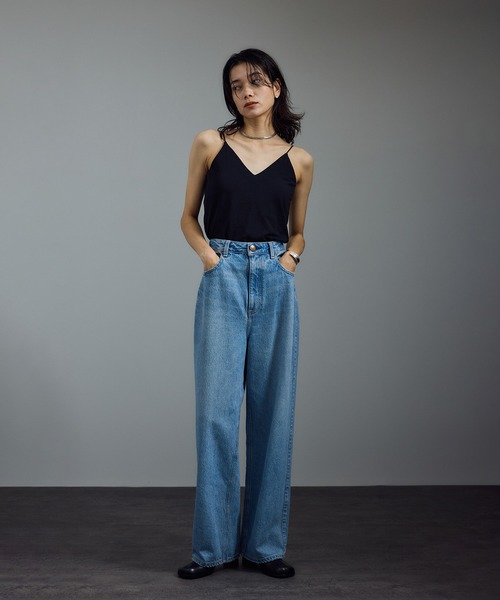 SALON adam et rope'（サロン アダム エ ロペ）の「ベア天カップ付きVネックキャミソール［UVケア・接触冷感］（キャミソール・レディース・ブラック/ホワイト・S/M）」の4枚目の写真