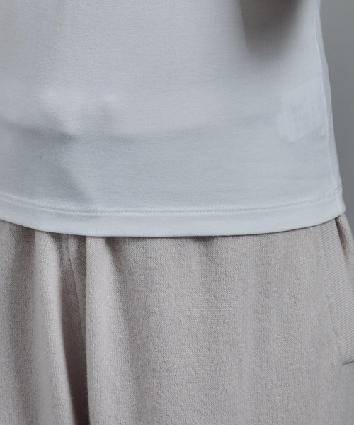 SALON adam et rope'（サロン アダム エ ロペ）の「ベア天カップ付きVネックキャミソール［UVケア・接触冷感］（キャミソール・レディース・ブラック/ホワイト・S/M）」の11枚目の写真