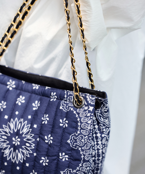 FRAMeWORK(フレームワーク)の「MALUS/マリュス バンダナキルティングショルダーBAG(ショルダーバッグ・レディース・ブラック/ネイビー/レッド・FREE)」の15枚目の写真