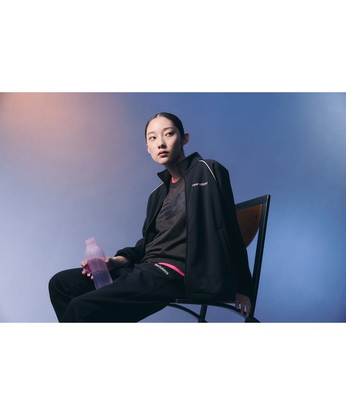 NEW BALANCE(ニューバランス)の「ブラッシュドダブルニットジャケット(ジャージ・レディース・グレイッシュベージュ/ブラック・SMALL/MEDIUM/LARGE/X-LARGE)」の21枚目の写真