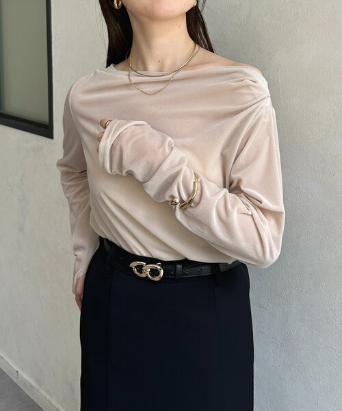 Thevon（ゼボン）の「ドレープネックベロアシアープルオーバー（Tシャツ/カットソー・レディース・ネイビー/オリーブ/グレイッシュベージュ・FREE）」の4枚目の写真