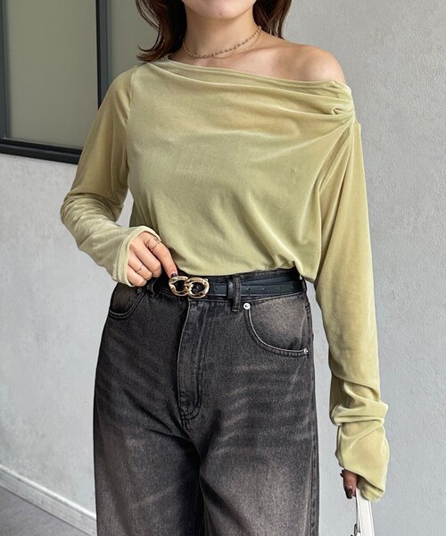 Thevon（ゼボン）の「ドレープネックベロアシアープルオーバー（Tシャツ/カットソー・レディース・ネイビー/オリーブ/グレイッシュベージュ・FREE）」の16枚目の写真