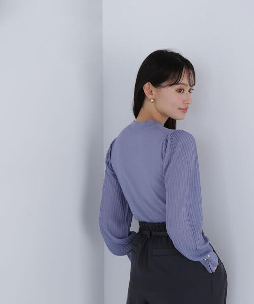 NATURAL BEAUTY BASIC（ナチュラルビューティーベーシック）の「◇プリーツスリーブノットボタンニット（ニット/セーター・レディース・ブルー/ブラック/オフホワイト・FREE）」の9枚目の写真