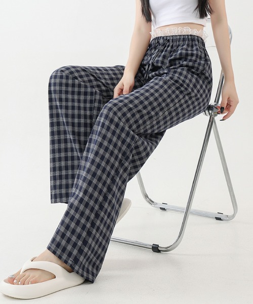 2ly2(トゥーリートゥー)の「ゆるっとラクちん!チェック柄ワイドパンツ(その他パンツ・レディース・ネイビー/ブラック・FREE)」の4枚目の写真
