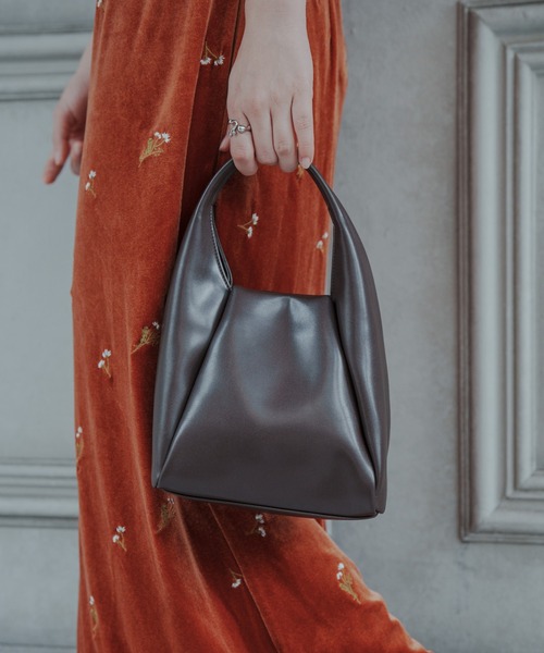 Kastane（カスタネ）の「【WEB限定/2WAY】スクエアチェーンBAG（ショルダーバッグ・レディース・ブラック/ブラウン・FREE）」の6枚目の写真