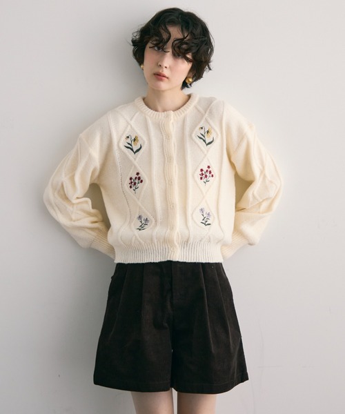 Trish（トリッシュ）の「ダイヤ柄ケーブル＆エンブロイダリーカーディガン（カーディガン/ボレロ・レディース・ブラック/アイボリー・FREE）」の6枚目の写真