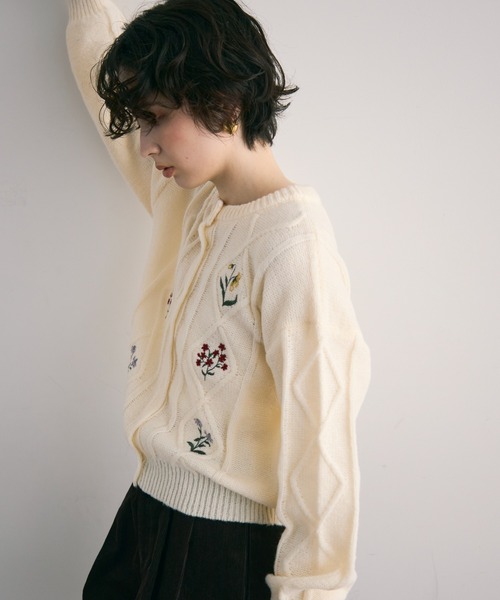 Trish（トリッシュ）の「ダイヤ柄ケーブル＆エンブロイダリーカーディガン（カーディガン/ボレロ・レディース・ブラック/アイボリー・FREE）」の9枚目の写真