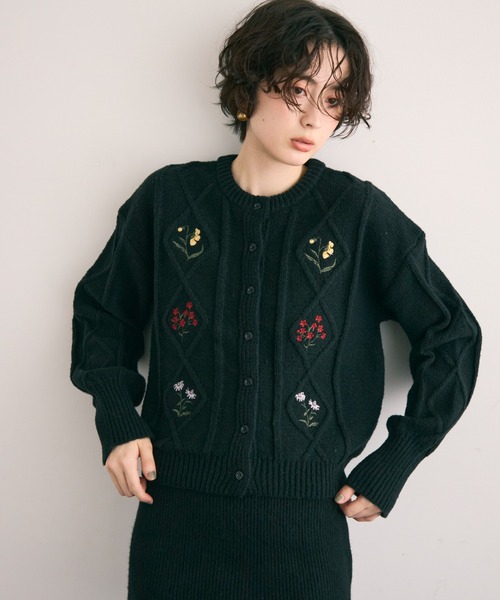 Trish（トリッシュ）の「ダイヤ柄ケーブル＆エンブロイダリーカーディガン（カーディガン/ボレロ・レディース・ブラック/アイボリー・FREE）」の22枚目の写真