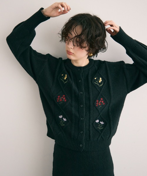 Trish（トリッシュ）の「ダイヤ柄ケーブル＆エンブロイダリーカーディガン（カーディガン/ボレロ・レディース・ブラック/アイボリー・FREE）」の20枚目の写真