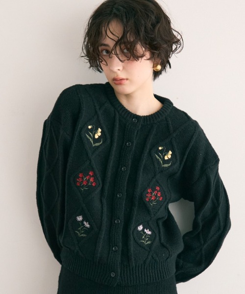 Trish（トリッシュ）の「ダイヤ柄ケーブル＆エンブロイダリーカーディガン（カーディガン/ボレロ・レディース・ブラック/アイボリー・FREE）」の19枚目の写真