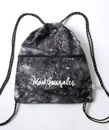 Mark Gonzales（マーク・ゴンザレス）の「2026SS新柄＆新色追加 MARK GONZALES ARTWORK COLLECTION/マークゴンザレス 別注 ドローコード アソート ナップサック メンズ レディース（バックパック/リュック）」