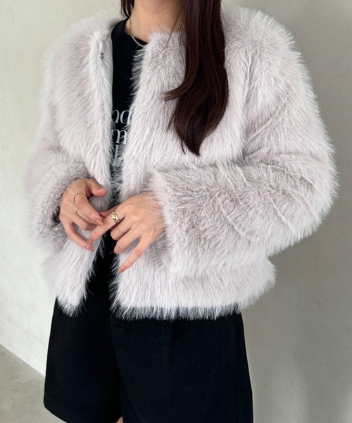 ホワイト ノーカラージャケット ファー風 ホワイト ノーカラージャケット ファー風