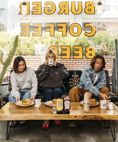 FREAK'S STORE(フリークスストア)の「限定展開 SHE WOLF DINER×FREAK'S STORE/シーウルフダイナー 別注 ビッグシルエット バックプリント クルーネックスウェット/CAR(スウェット・メンズ・アッシュグレー/チャコールグレー/ピンク・LARGE/MEDIUM/SMALL)」の18枚目の写真