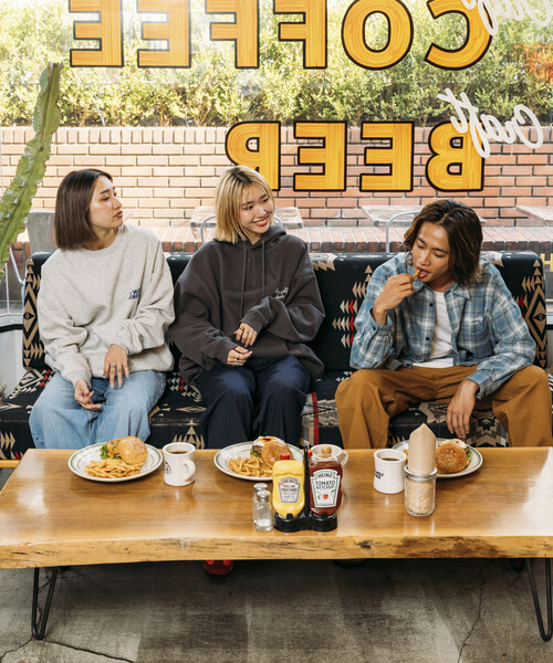 FREAK'S STORE(フリークスストア)の「限定展開 SHE WOLF DINER×FREAK'S STORE/シーウルフダイナー 別注 ビッグシルエット バックプリント クルーネックスウェット/CAR(スウェット・メンズ・アッシュグレー/チャコールグレー/ピンク・LARGE/MEDIUM/SMALL)」の17枚目の写真