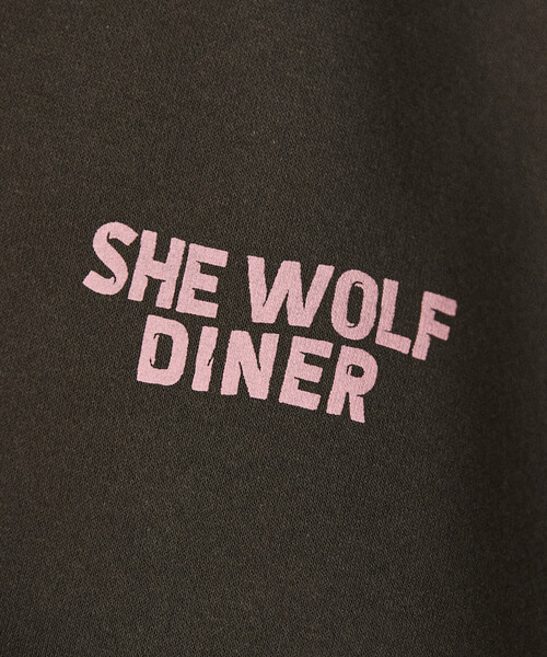 FREAK'S STORE(フリークスストア)の「限定展開 SHE WOLF DINER×FREAK'S STORE/シーウルフダイナー 別注 ビッグシルエット バックプリント クルーネックスウェット/CAR(スウェット・メンズ・アッシュグレー/チャコールグレー/ピンク・LARGE/MEDIUM/SMALL)」の6枚目の写真