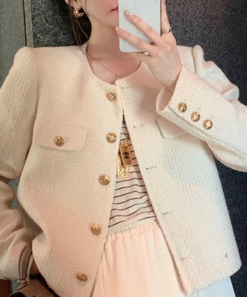 Mejoul（メジュール）の「ゴールドボタン クロップド丈ツイードノーカラージャケット（その他アウター・レディース・ブラック/ホワイト・L/M）」の22枚目の写真