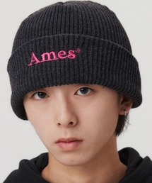 AMESWORLDWIDE（アメスワールドワイド）の「A'GEM/9 × .kom『AMES WORLDWIDE/アメスワールドワイド』BASIC LOGO BEANIE/ベーシックロゴ ビーニー（ニットキャップ/ビーニー）」