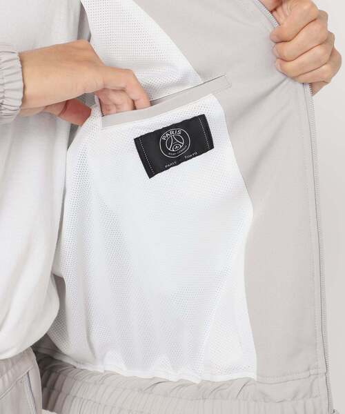 PARIS SAINT-GERMAIN(パリサンジェルマン)の「【Paris Saint-Germain / パリ・サン=ジェルマン】 JP REFLECTOR PIPING TOP(その他アウター・メンズ・ブラック/グレー/カーキ・SMALL/MEDIUM/LARGE/X-LARGE)」の6枚目の写真