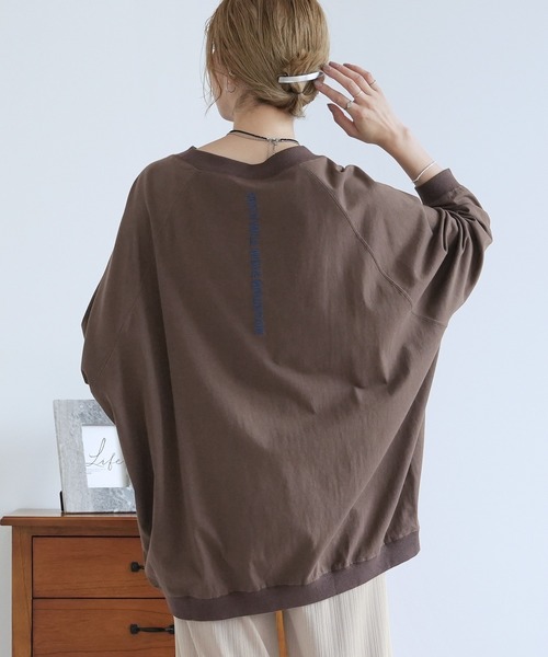 reca（レカ）の「バック刺繍ロゴBIGプルオーバー（Tシャツ/カットソー・レディース・ベージュ/ブラウン/ブラック/グレー系その他/チャコールグレー/グレー系その他2/ラベンダー/ネイビー・FREE）」の6枚目の写真