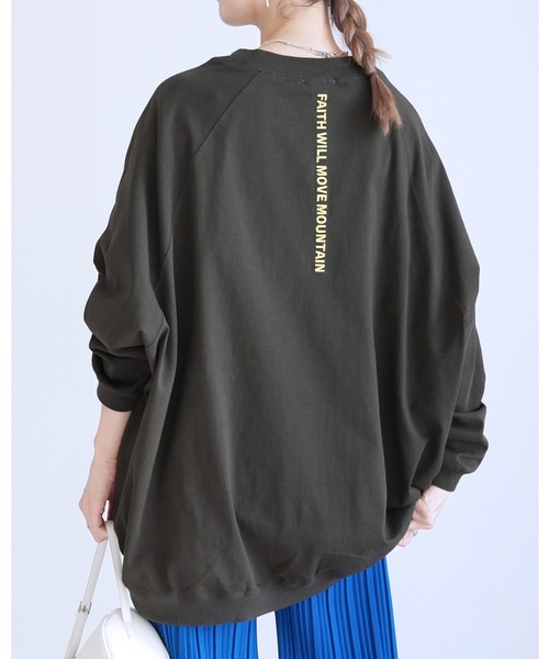 reca（レカ）の「バック刺繍ロゴBIGプルオーバー（Tシャツ/カットソー・レディース・ベージュ/ブラウン/ブラック/グレー系その他/チャコールグレー/グレー系その他2/ラベンダー/ネイビー・FREE）」の3枚目の写真