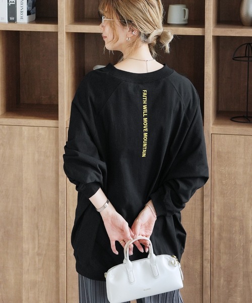 reca（レカ）の「バック刺繍ロゴBIGプルオーバー（Tシャツ/カットソー・レディース・ベージュ/ブラウン/ブラック/グレー系その他/チャコールグレー/グレー系その他2/ラベンダー/ネイビー・FREE）」の2枚目の写真