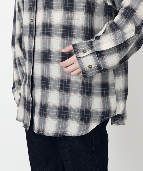 SLOBE IENA(スローブイエナ)の「《WEB・一部店舗限定/追加2》ビエラチェックルーズシャツ(シャツ/ブラウス・レディース・ブラウン/ブルー・FREE)」の9枚目の写真